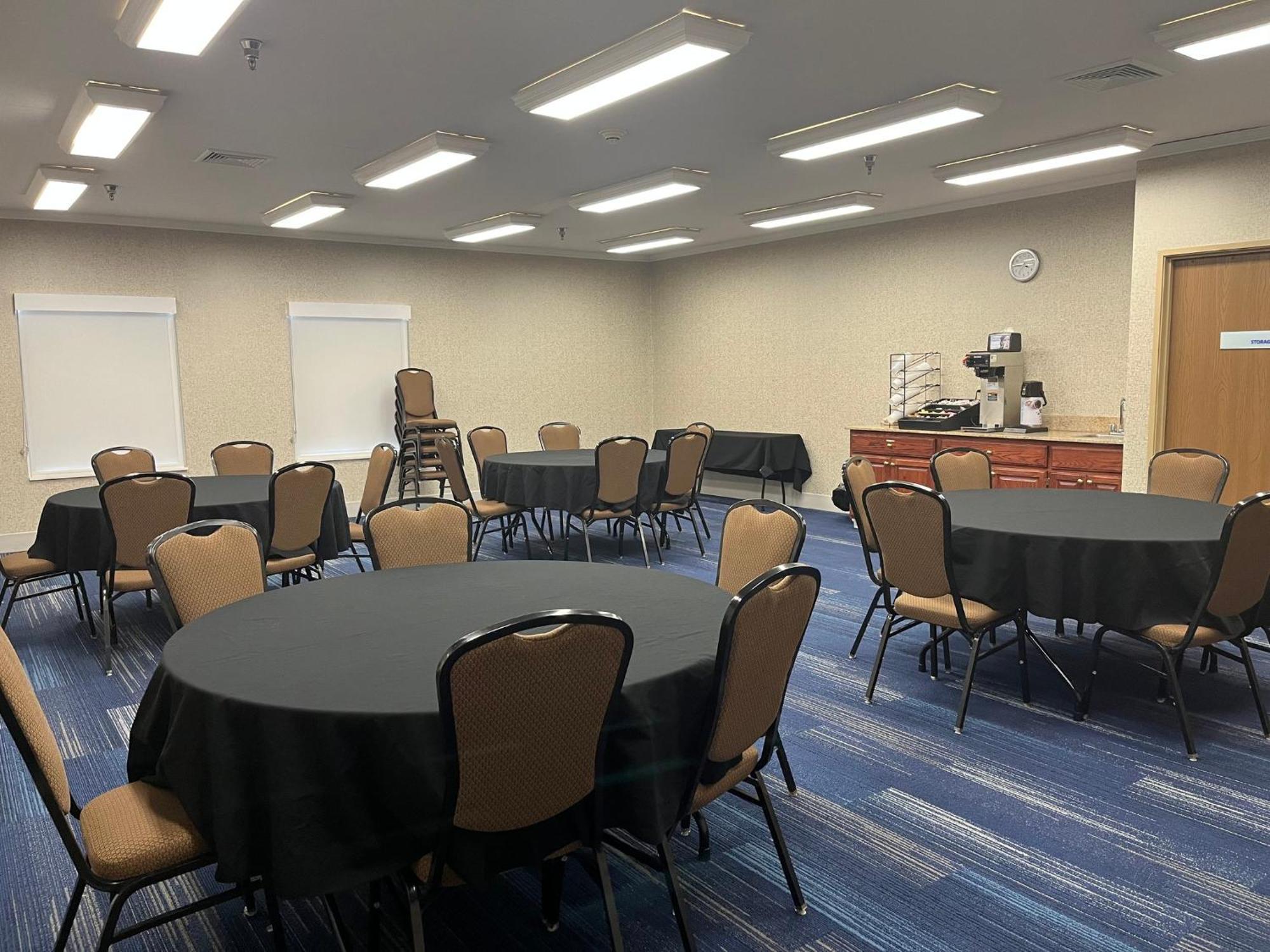 Holiday Inn Express Hotel & Suites Sioux Falls At Empire Mall By Ihg מראה חיצוני תמונה