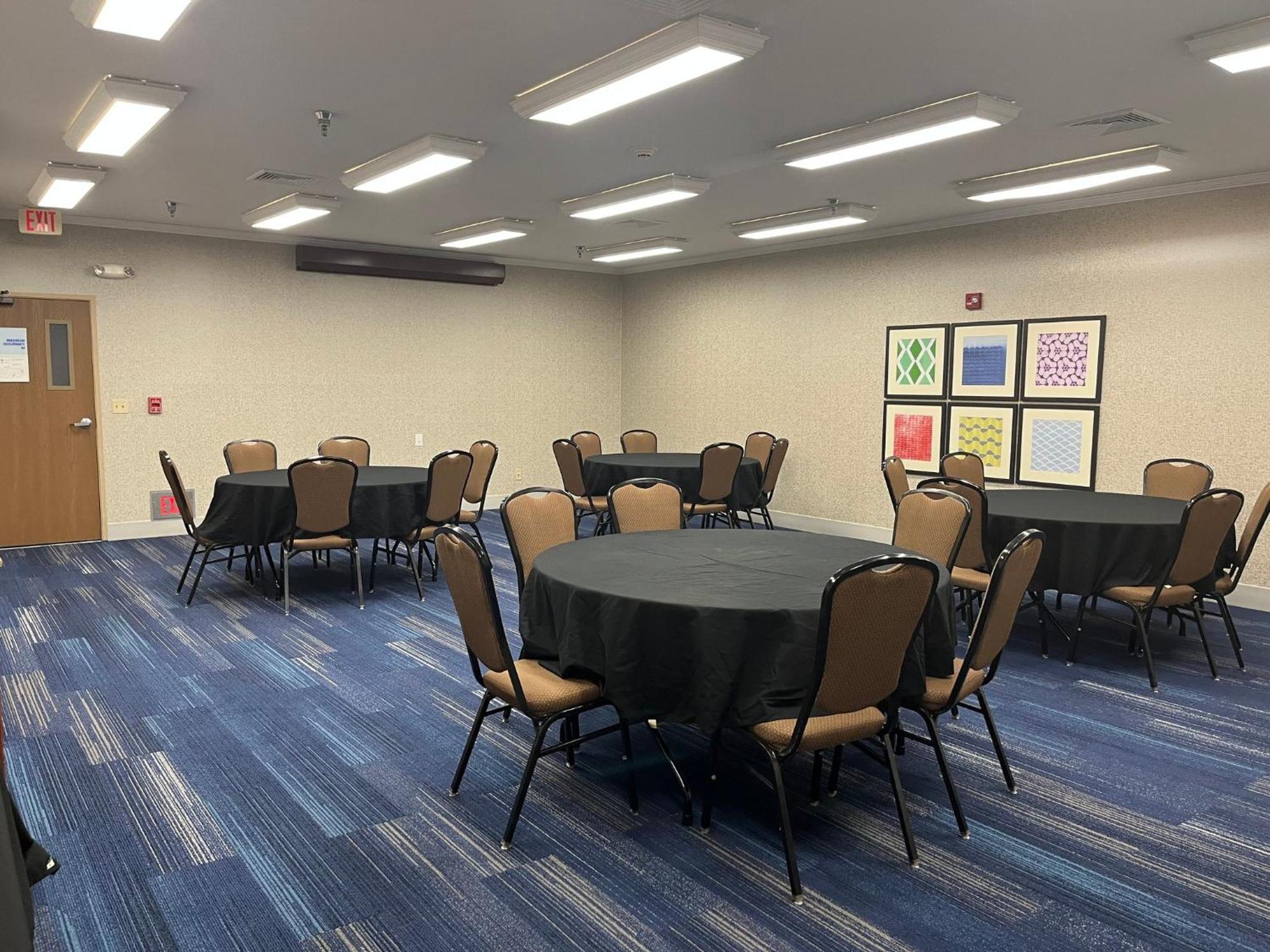 Holiday Inn Express Hotel & Suites Sioux Falls At Empire Mall By Ihg מראה חיצוני תמונה