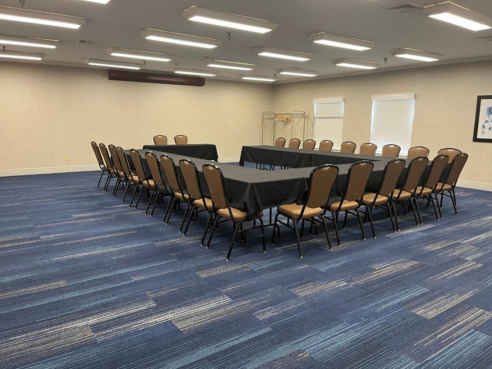Holiday Inn Express Hotel & Suites Sioux Falls At Empire Mall By Ihg מראה חיצוני תמונה